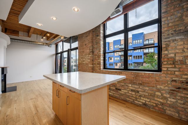 1751 N WESTERN Avenue 303, Chicago, IL 60647