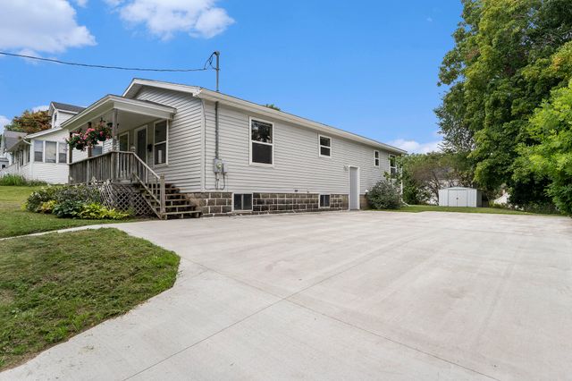 916 Yeomans Street, Ionia, MI 48846