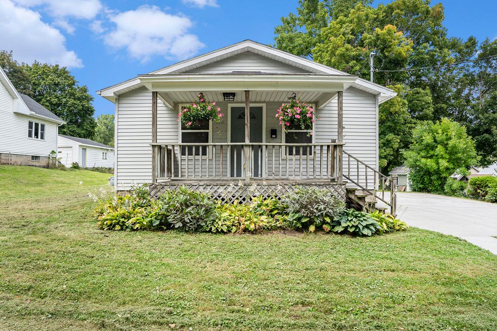 916 Yeomans Street, Ionia, MI 48846