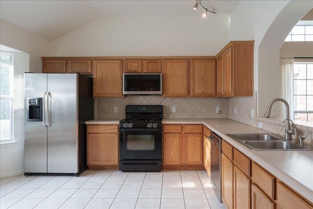 1915 Barnett DR, Cedar Park, TX 78613