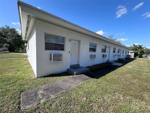 1995 NE 167th Street 1, North Miami Beach, FL 33162