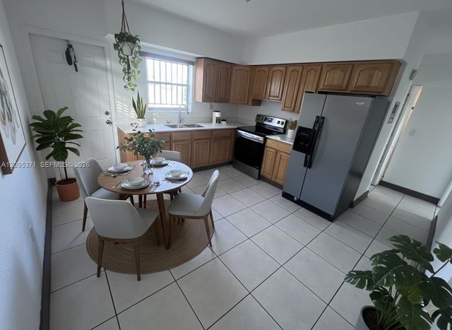 1995 NE 167th Street 1, North Miami Beach, FL 33162