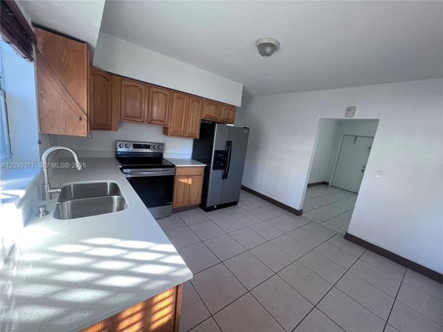 1995 NE 167th Street 1, North Miami Beach, FL 33162