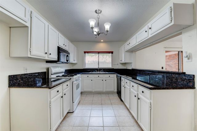 18015 Brooknoll Drive, Houston, TX 77084