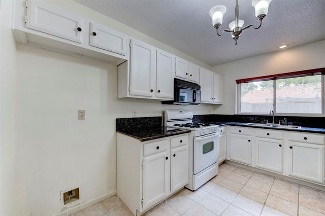 18015 Brooknoll Drive, Houston, TX 77084