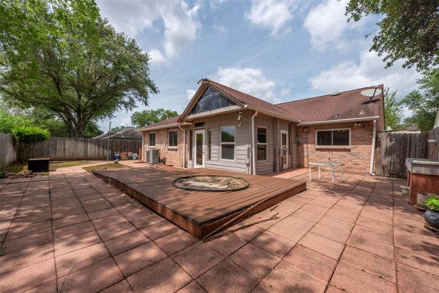 18015 Brooknoll Drive, Houston, TX 77084