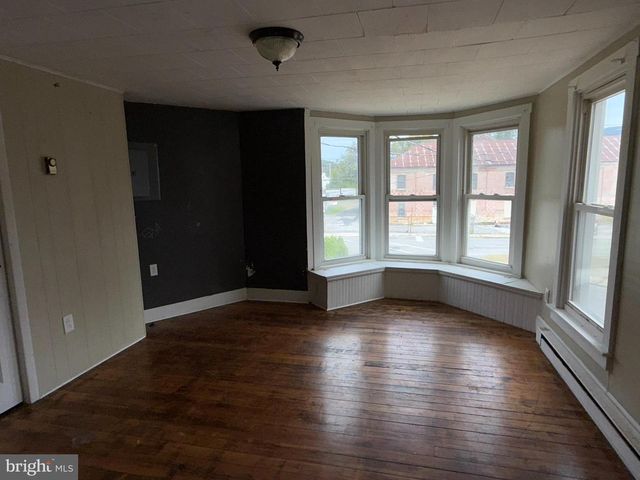 3 SHAW AVE, Lewistown, PA 17044