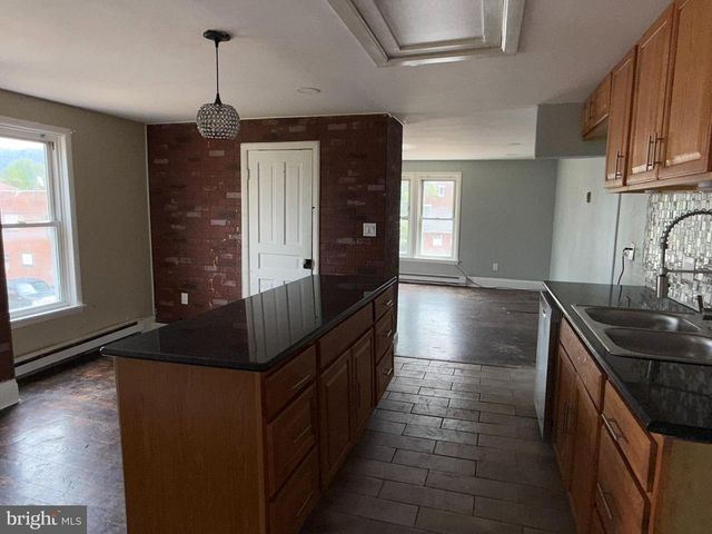 3 SHAW AVE, Lewistown, PA 17044