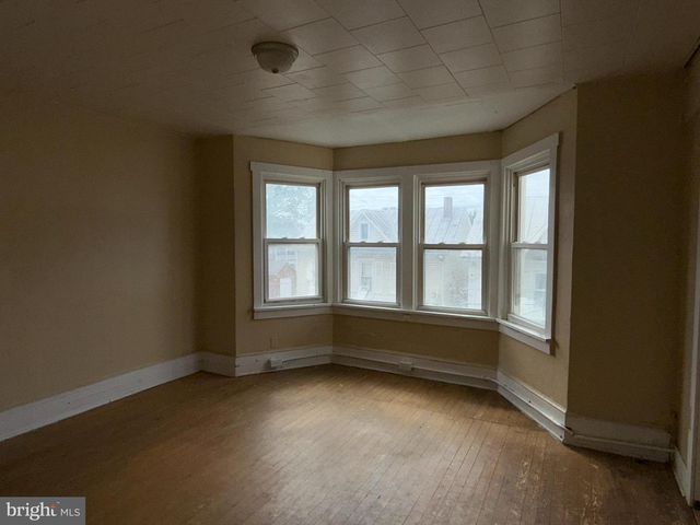 3 SHAW AVE, Lewistown, PA 17044