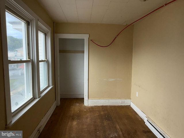 3 SHAW AVE, Lewistown, PA 17044