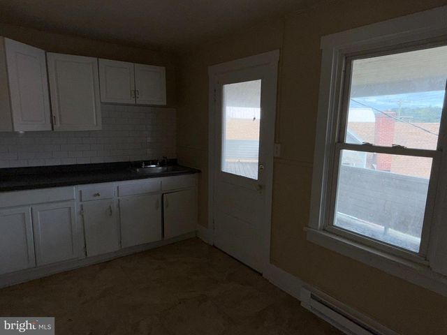 3 SHAW AVE, Lewistown, PA 17044