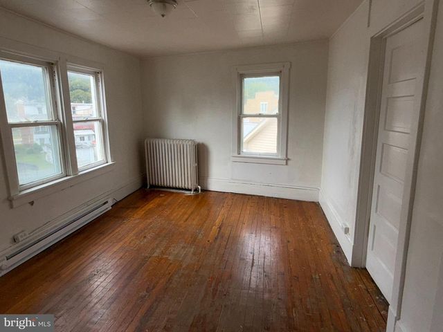 3 SHAW AVE, Lewistown, PA 17044