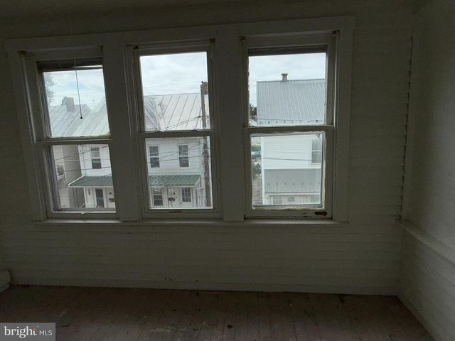 3 SHAW AVE, Lewistown, PA 17044