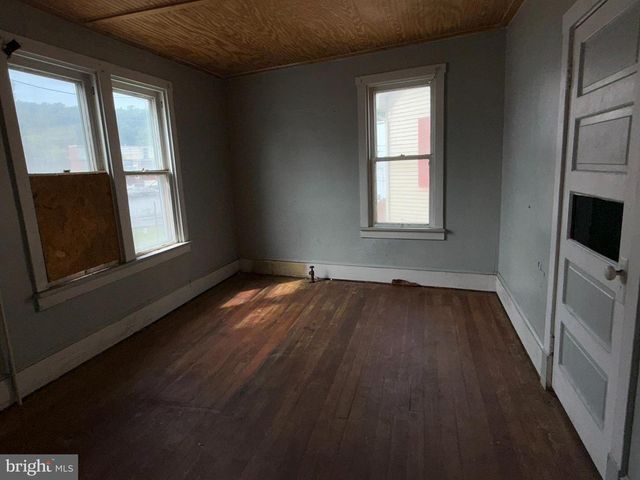 3 SHAW AVE, Lewistown, PA 17044