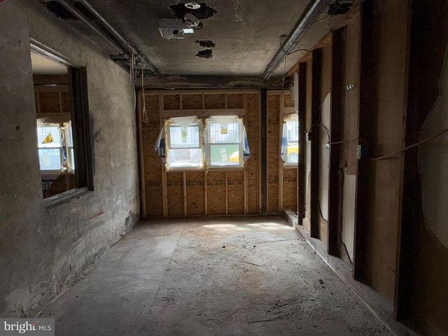 3 SHAW AVE, Lewistown, PA 17044