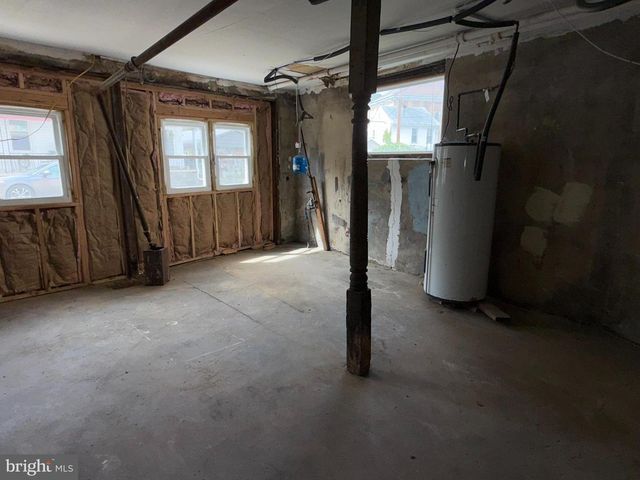 3 SHAW AVE, Lewistown, PA 17044