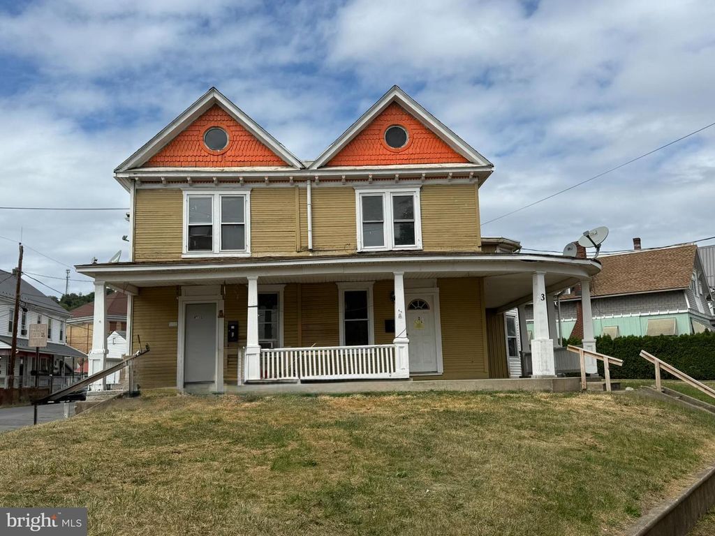 3 SHAW AVE, Lewistown, PA 17044