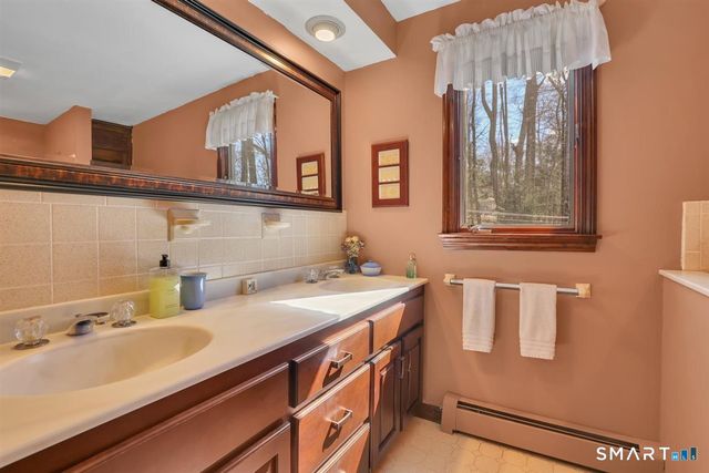 179 Blue Ridge Drive, Manchester, CT 06040