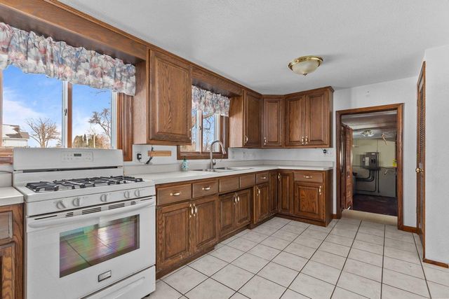 2963 SUNSET POINT LANE, Oshkosh, WI 54904