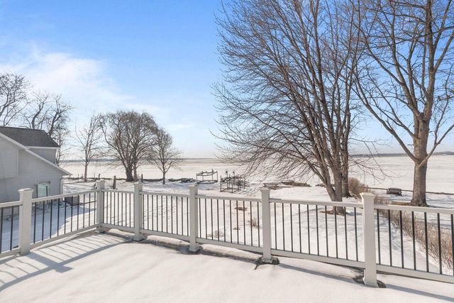 2963 SUNSET POINT LANE, Oshkosh, WI 54904