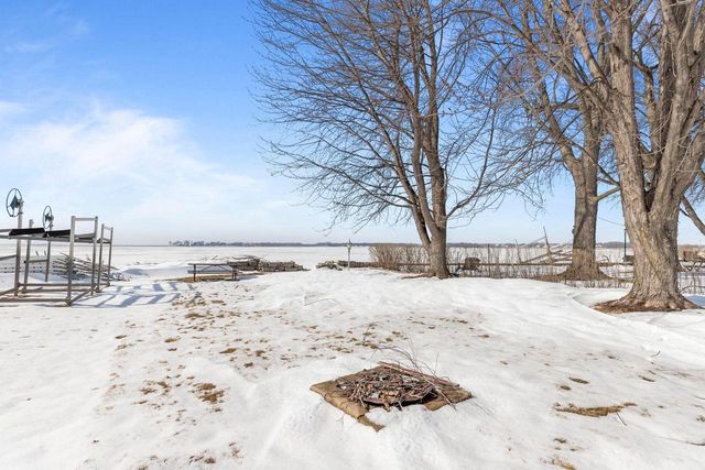 2963 SUNSET POINT LANE, Oshkosh, WI 54904