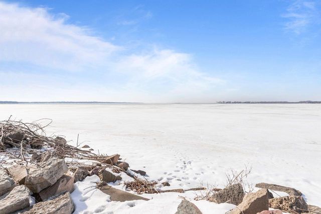 2963 SUNSET POINT LANE, Oshkosh, WI 54904