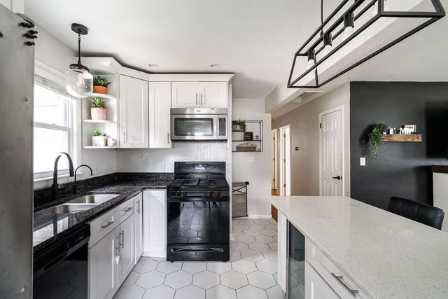 15565 Carpenter ROAD, Brookfield, WI 53005