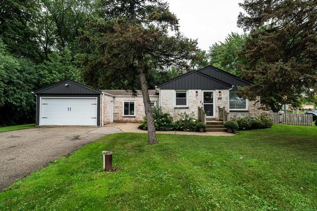 15565 Carpenter ROAD, Brookfield, WI 53005