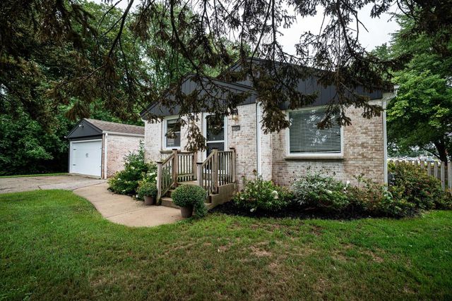 15565 Carpenter ROAD, Brookfield, WI 53005