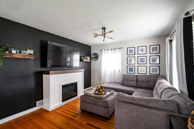 15565 Carpenter ROAD, Brookfield, WI 53005