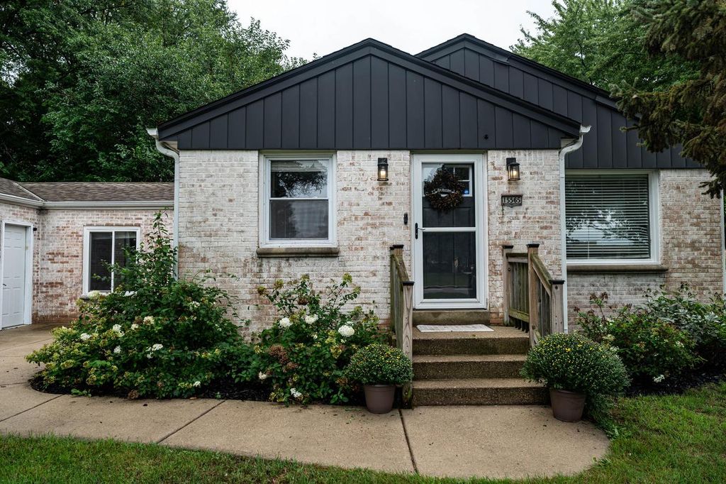 15565 Carpenter ROAD, Brookfield, WI 53005