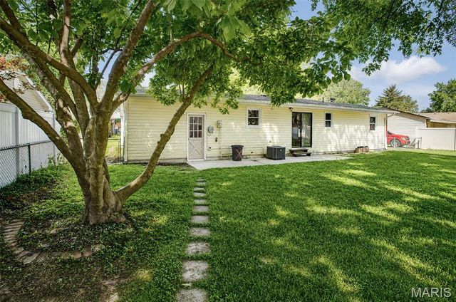 421 Montana Street, Bethalto, IL 62010