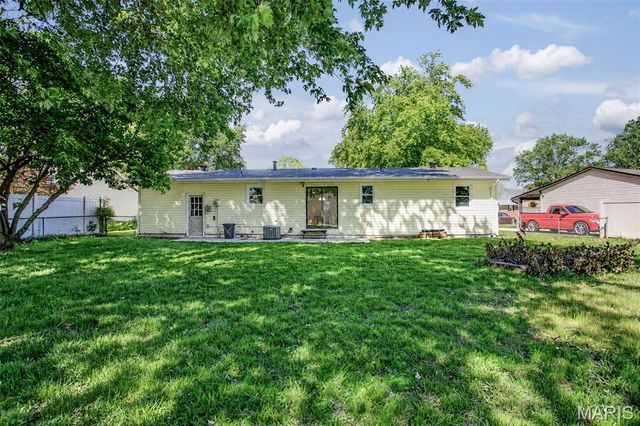 421 Montana Street, Bethalto, IL 62010