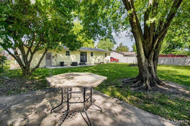 421 Montana Street, Bethalto, IL 62010