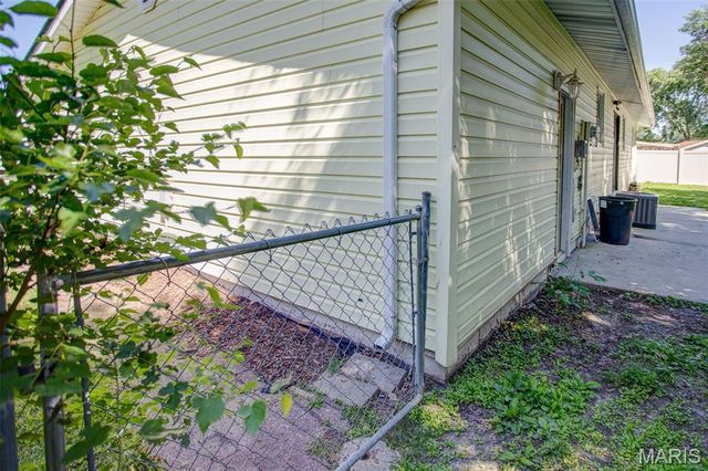 421 Montana Street, Bethalto, IL 62010