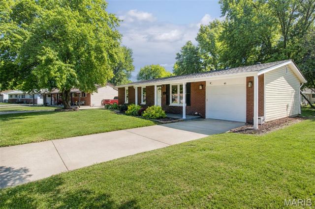421 Montana Street, Bethalto, IL 62010