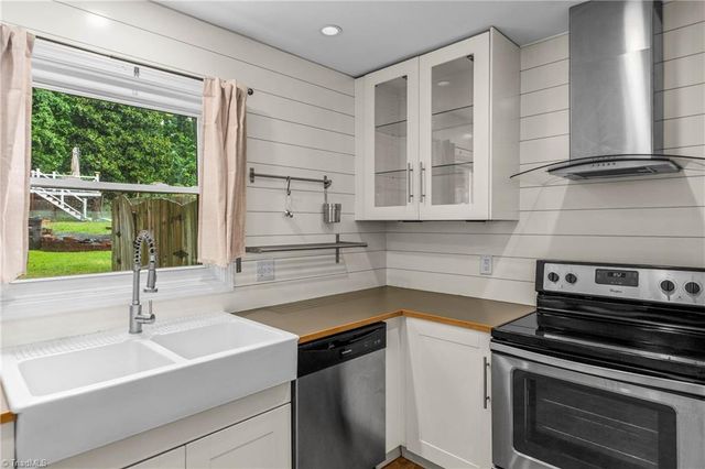 5024 Timbrook Lane, Winston-salem, NC 27103