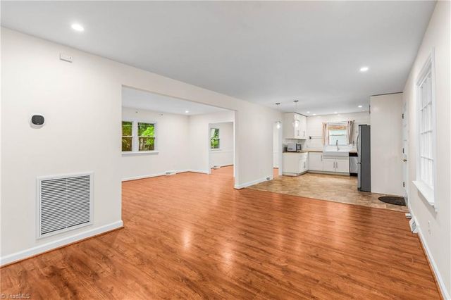 5024 Timbrook Lane, Winston-salem, NC 27103