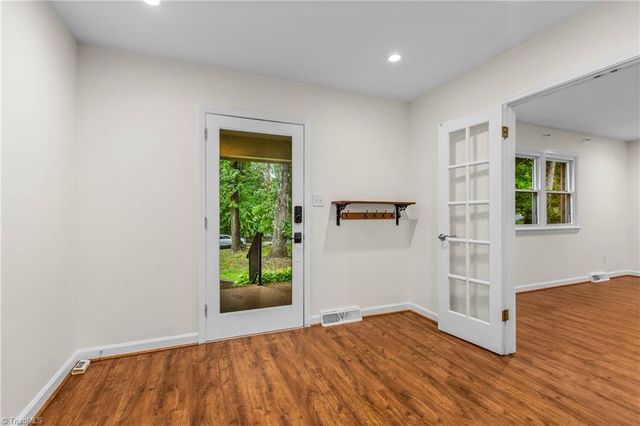 5024 Timbrook Lane, Winston-salem, NC 27103