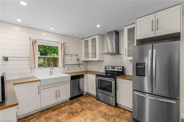 5024 Timbrook Lane, Winston-salem, NC 27103