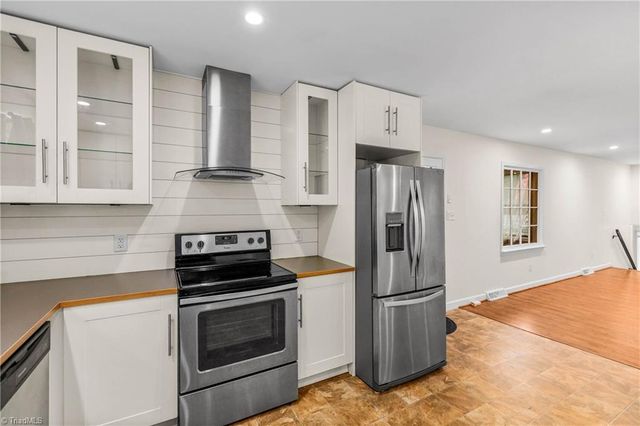 5024 Timbrook Lane, Winston-salem, NC 27103