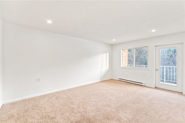 30 Argyle Avenue 206, Riverside, RI 02915