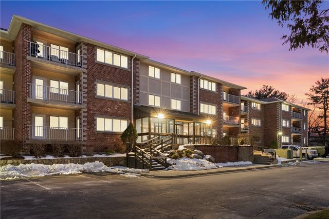 30 Argyle Avenue 206, Riverside, RI 02915