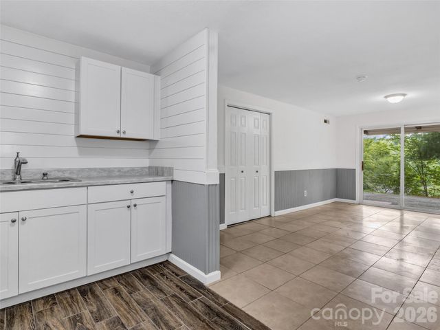 114 Elden Street, Hendersonville, NC 28791