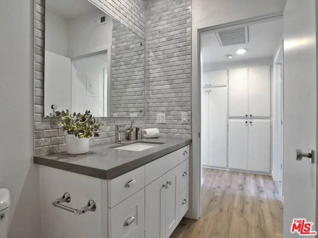 1900 SILVER 208, Los Angeles, CA 90039