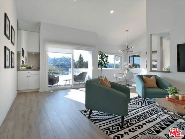 1900 SILVER 208, Los Angeles, CA 90039