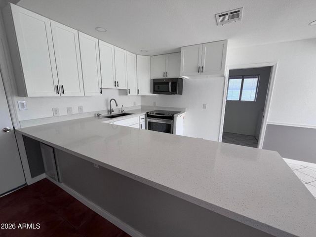 470 E SAN ANGELO Avenue, Gilbert, AZ 85234