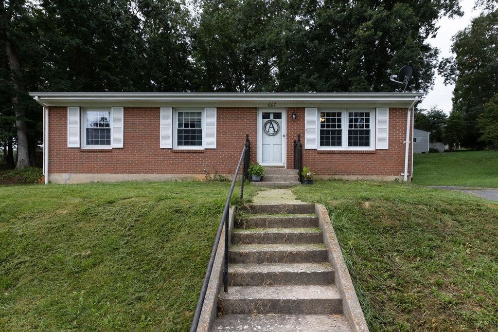 607 DAVID ST, Staunton, VA 24401