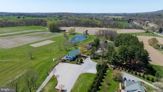 5720 COLONIAL VALLEY RD, Spring Grove, PA 17362