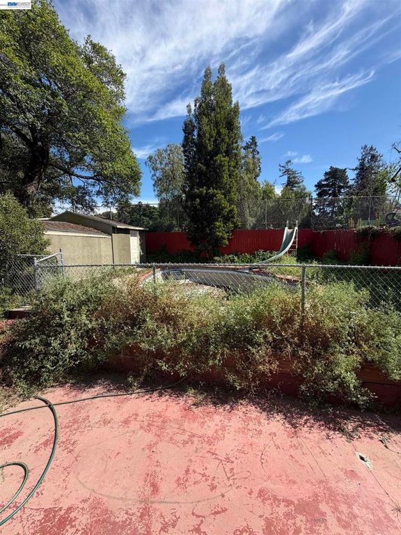 4058 Edwards Ave, Oakland, CA 94605